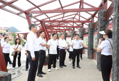 聯(lián)合黨建聚人心 創(chuàng)新舉措話發(fā)展——貴州陽光產(chǎn)權(quán)交易所第一黨支部、安順市公共資源交易中心黨支部與黃桶街道后寨村黨支部聯(lián)合開展主題黨日活動