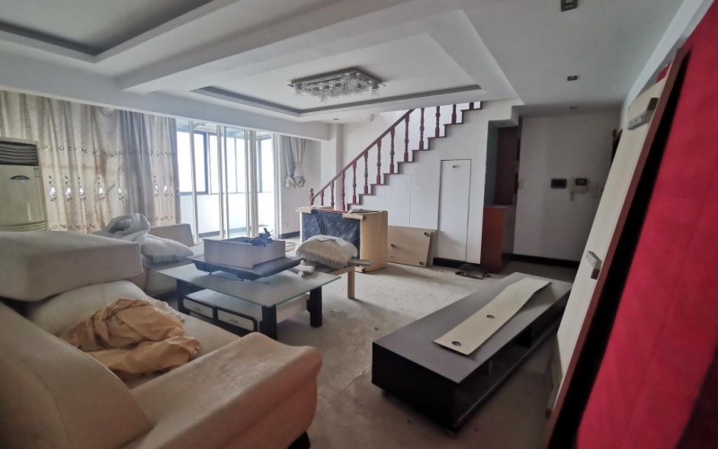 貴陽市寶山北路185號經(jīng)典時(shí)代花園廣場兩處住宅轉(zhuǎn)讓