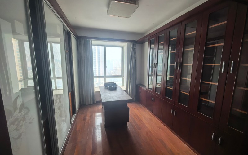 貴州省機(jī)關(guān)事務(wù)管理局國有資產(chǎn)管理服務(wù)中心貴陽市經(jīng)開區(qū)黃河路9號(hào)長城嘉苑小區(qū)經(jīng)濟(jì)適用住房4棟1單元16層1號(hào)房屋招租